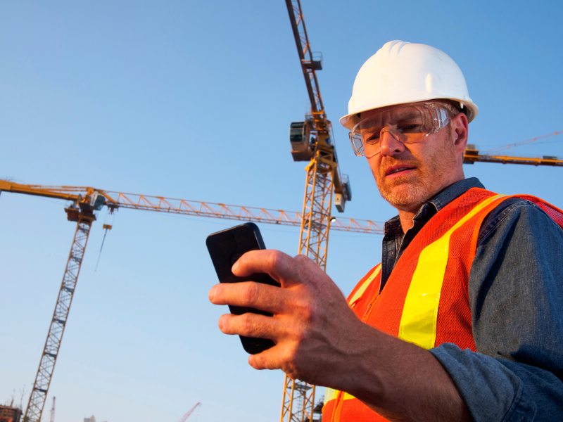 civil-engineer-smartphone